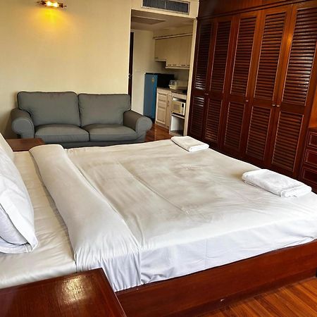 Affordable Serviced Apartments In Nana Omni Tower - Prime Sukhumvit Location Bangkok Exterior photo