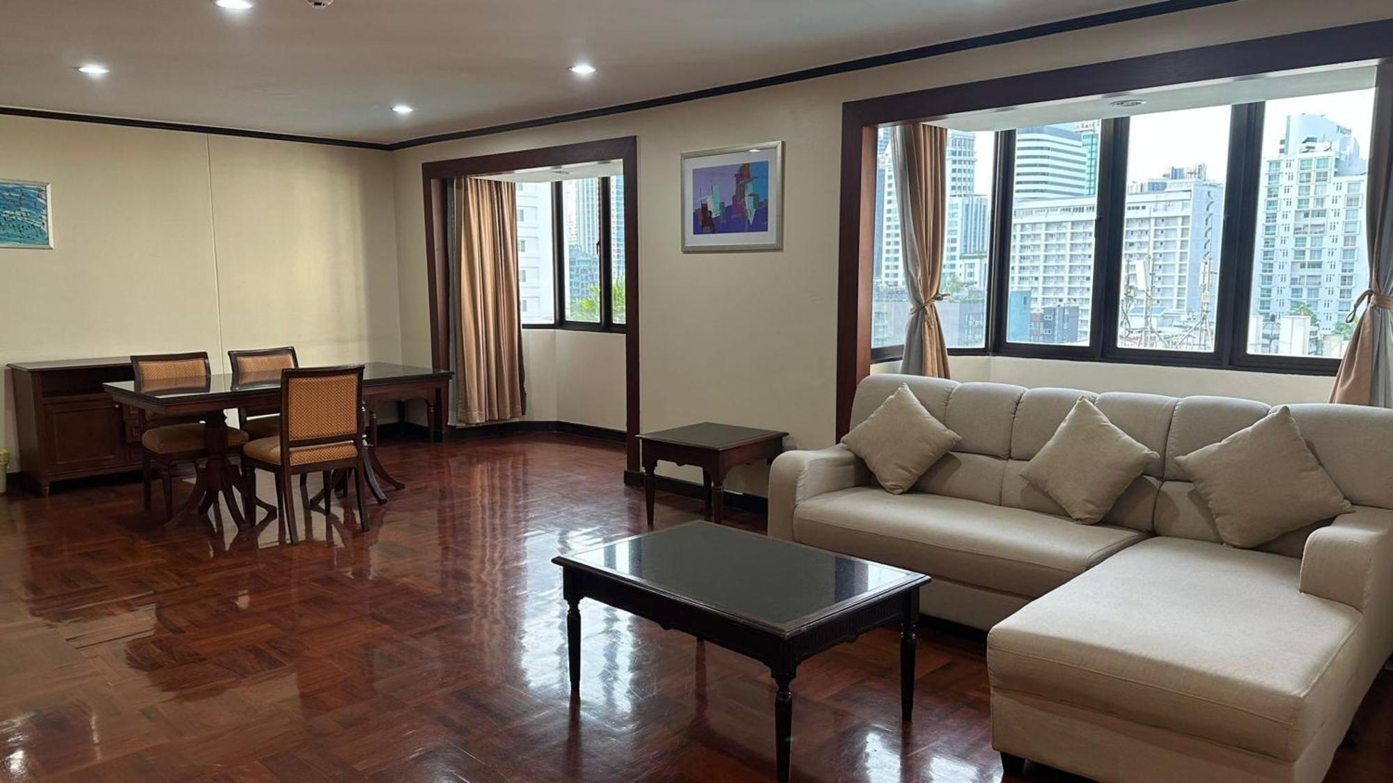 Affordable Serviced Apartments In Nana Omni Tower - Prime Sukhumvit Location Bangkok Exterior photo