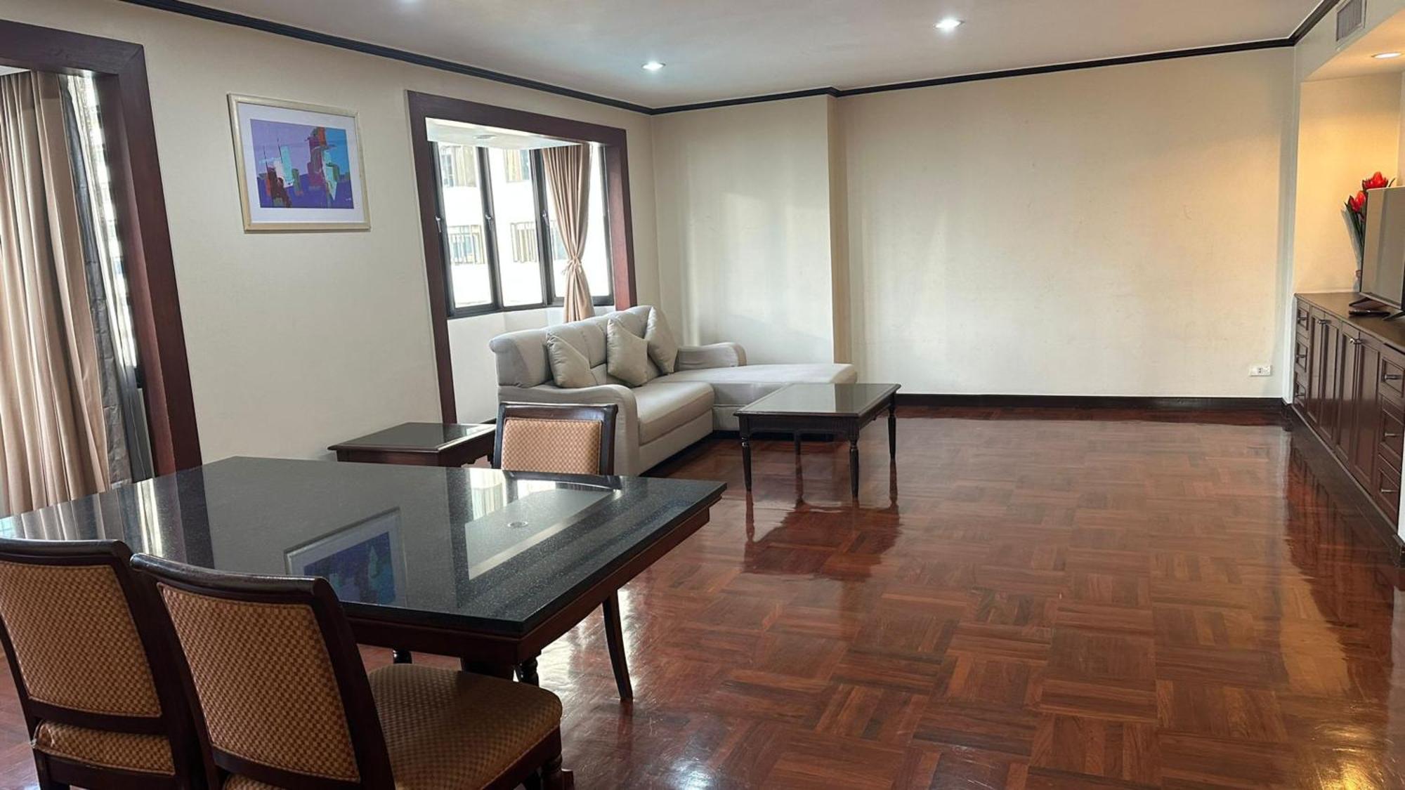 Affordable Serviced Apartments In Nana Omni Tower - Prime Sukhumvit Location Bangkok Exterior photo