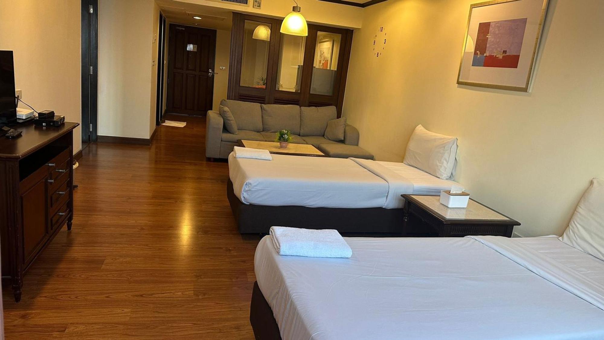 Affordable Serviced Apartments In Nana Omni Tower - Prime Sukhumvit Location Bangkok Exterior photo