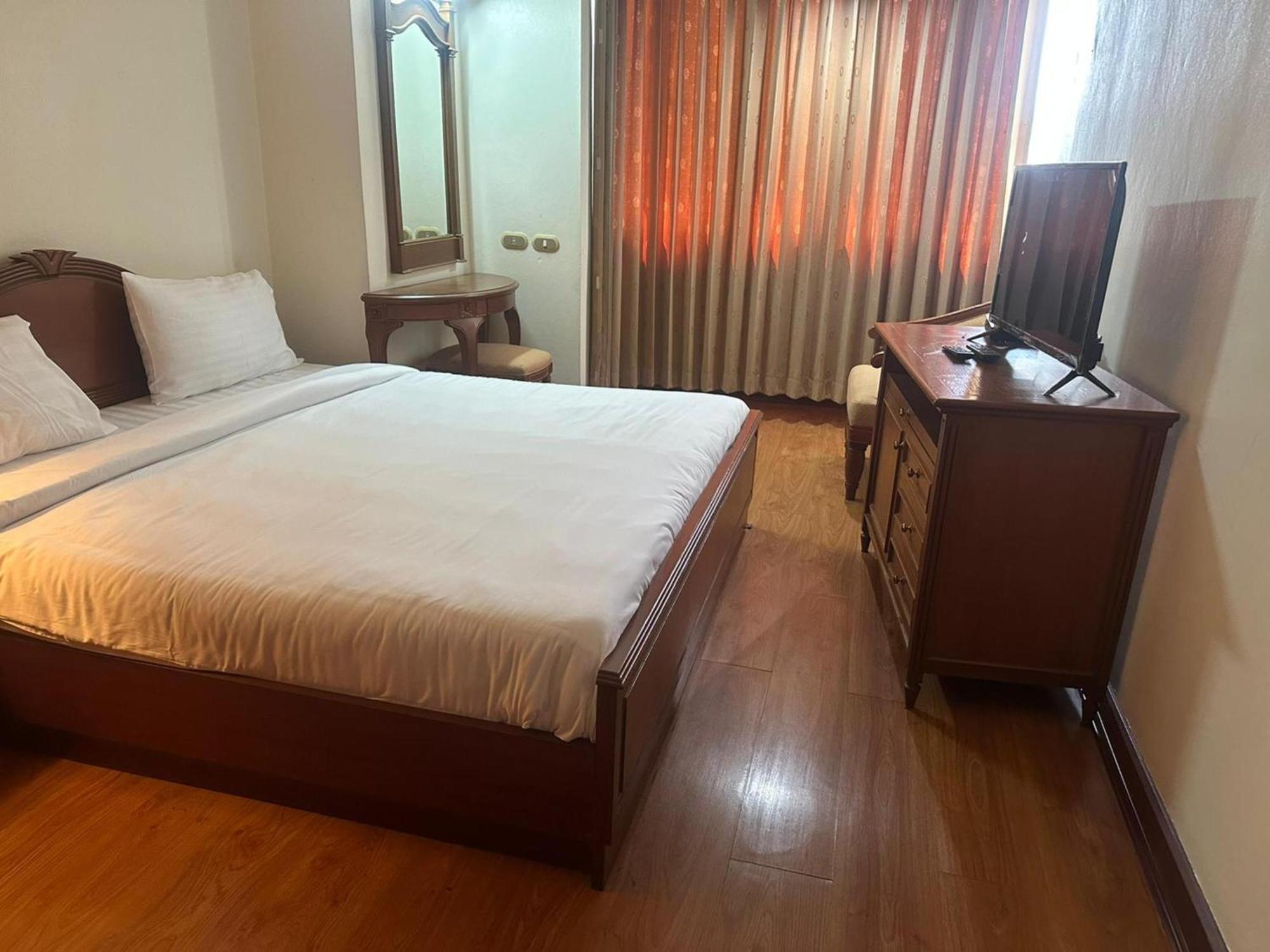Affordable Serviced Apartments In Nana Omni Tower - Prime Sukhumvit Location Bangkok Exterior photo