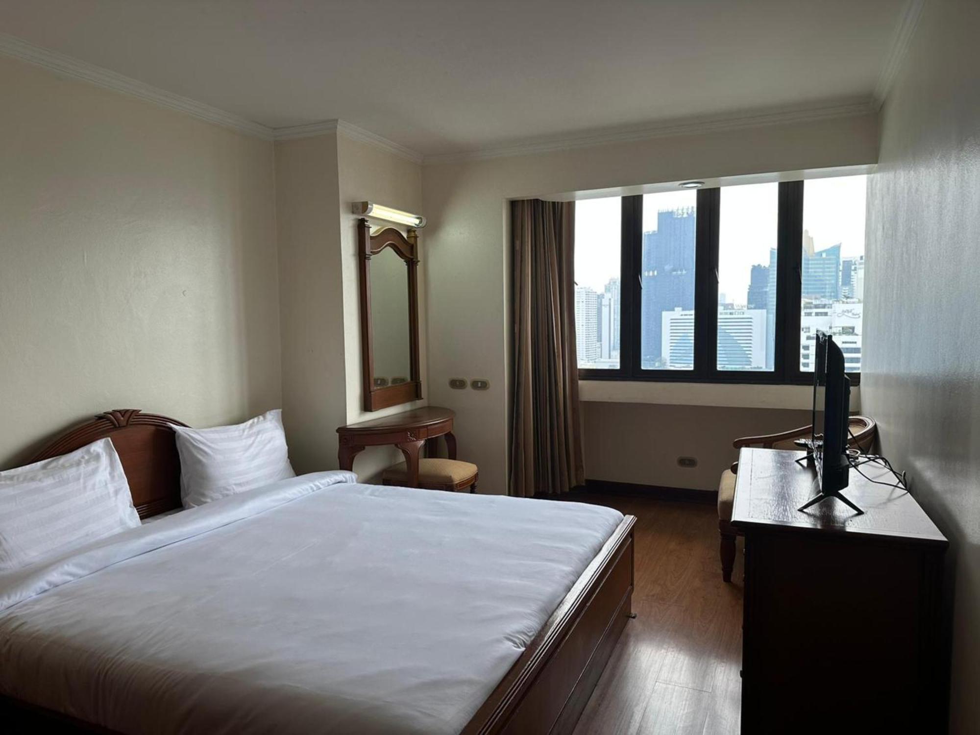Affordable Serviced Apartments In Nana Omni Tower - Prime Sukhumvit Location Bangkok Exterior photo