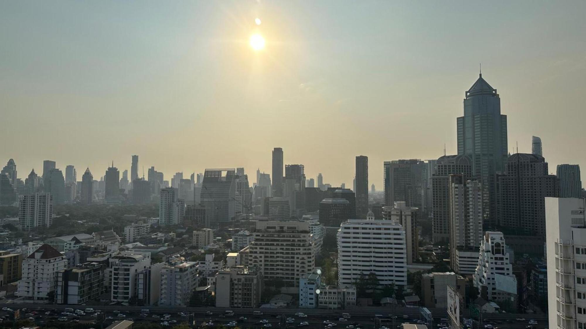 Affordable Serviced Apartments In Nana Omni Tower - Prime Sukhumvit Location Bangkok Exterior photo