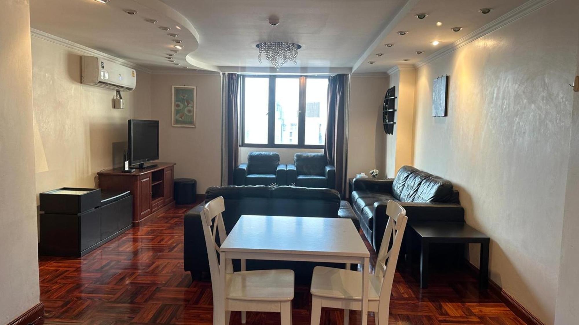Affordable Serviced Apartments In Nana Omni Tower - Prime Sukhumvit Location Bangkok Exterior photo