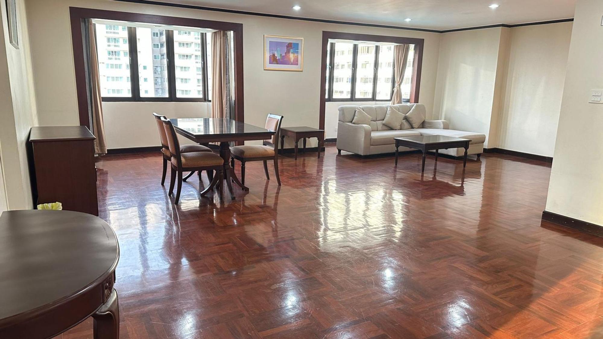 Affordable Serviced Apartments In Nana Omni Tower - Prime Sukhumvit Location Bangkok Exterior photo