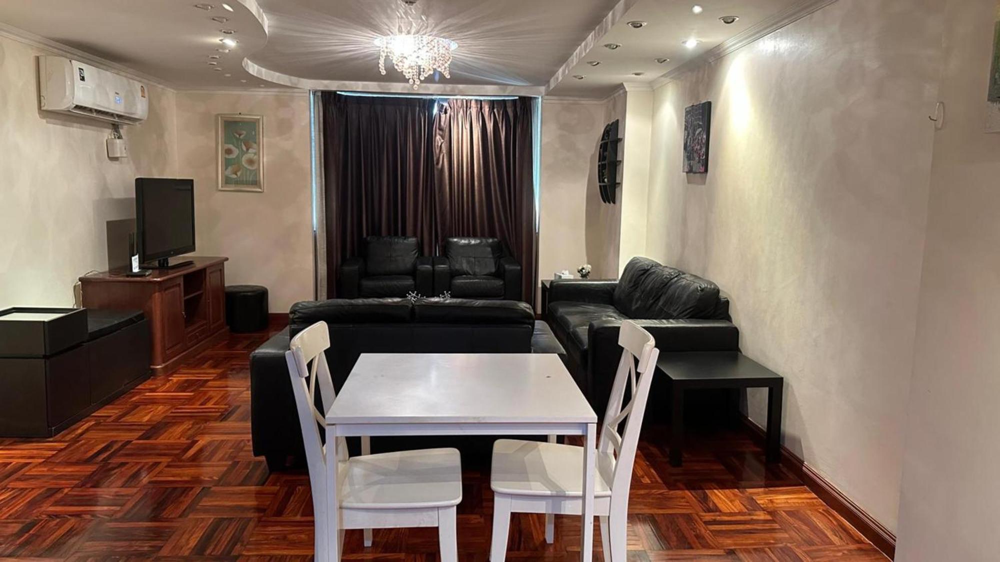 Affordable Serviced Apartments In Nana Omni Tower - Prime Sukhumvit Location Bangkok Exterior photo