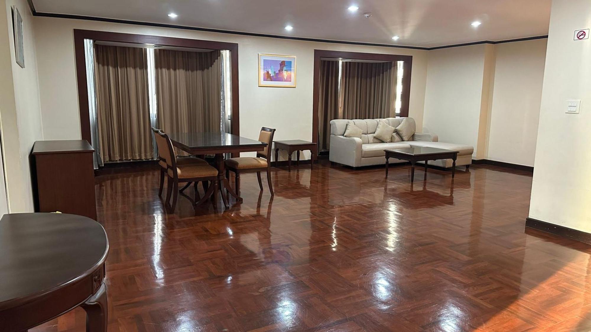 Affordable Serviced Apartments In Nana Omni Tower - Prime Sukhumvit Location Bangkok Exterior photo