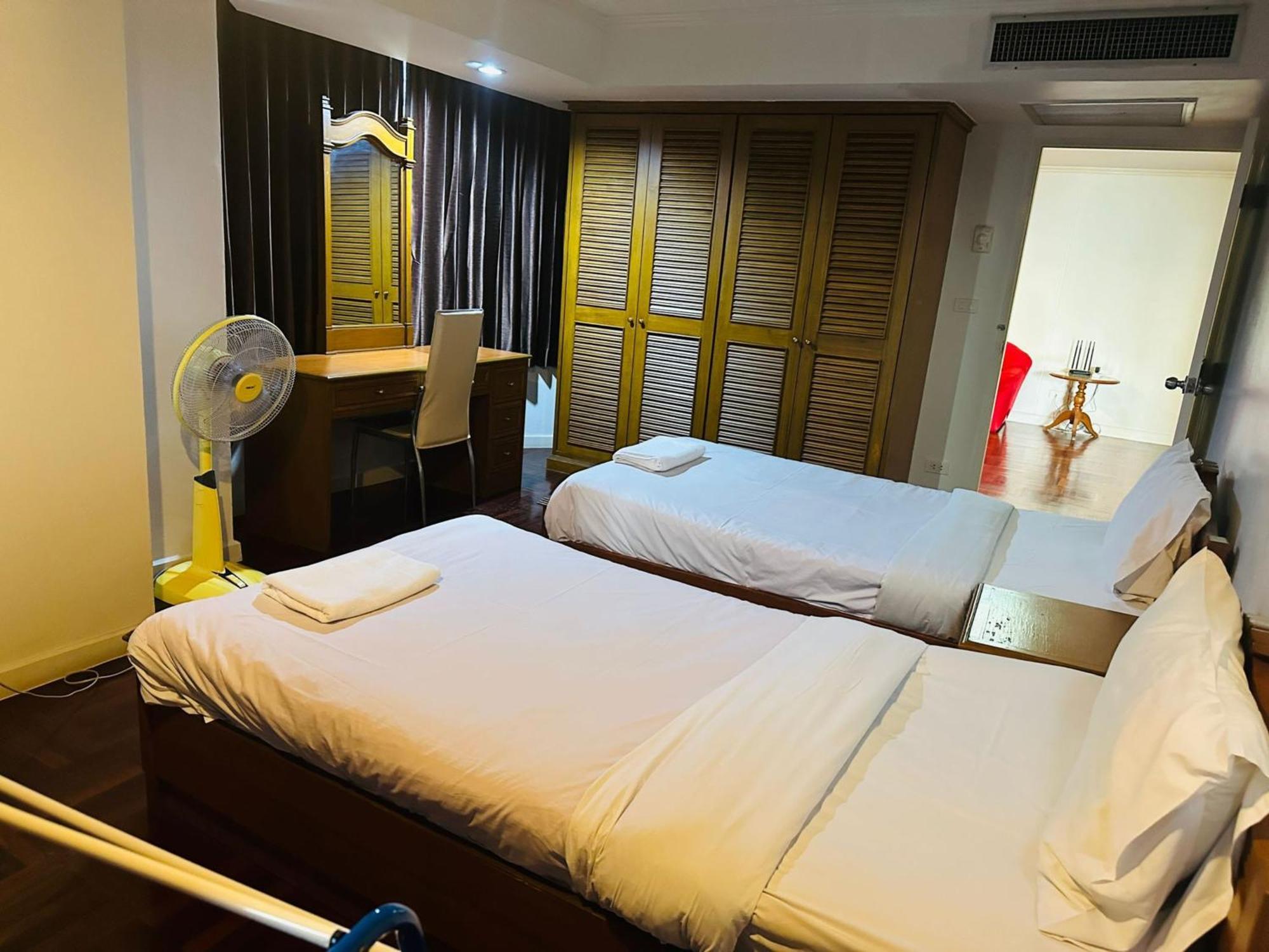 Affordable Serviced Apartments In Nana Omni Tower - Prime Sukhumvit Location Bangkok Exterior photo