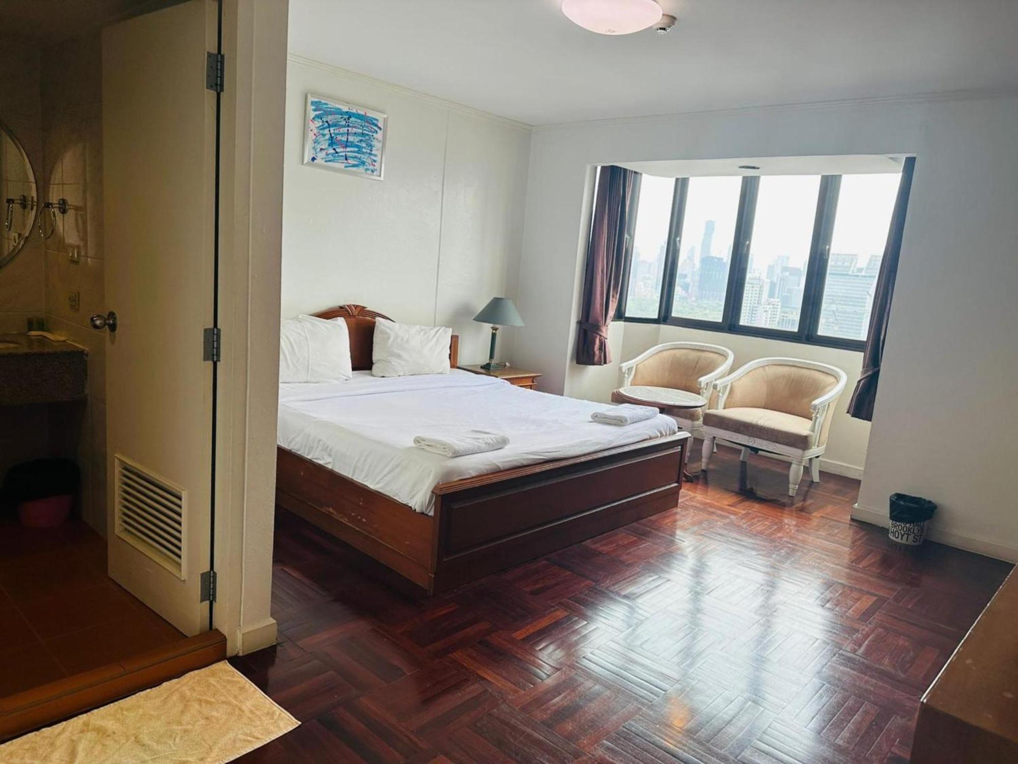 Affordable Serviced Apartments In Nana Omni Tower - Prime Sukhumvit Location Bangkok Exterior photo
