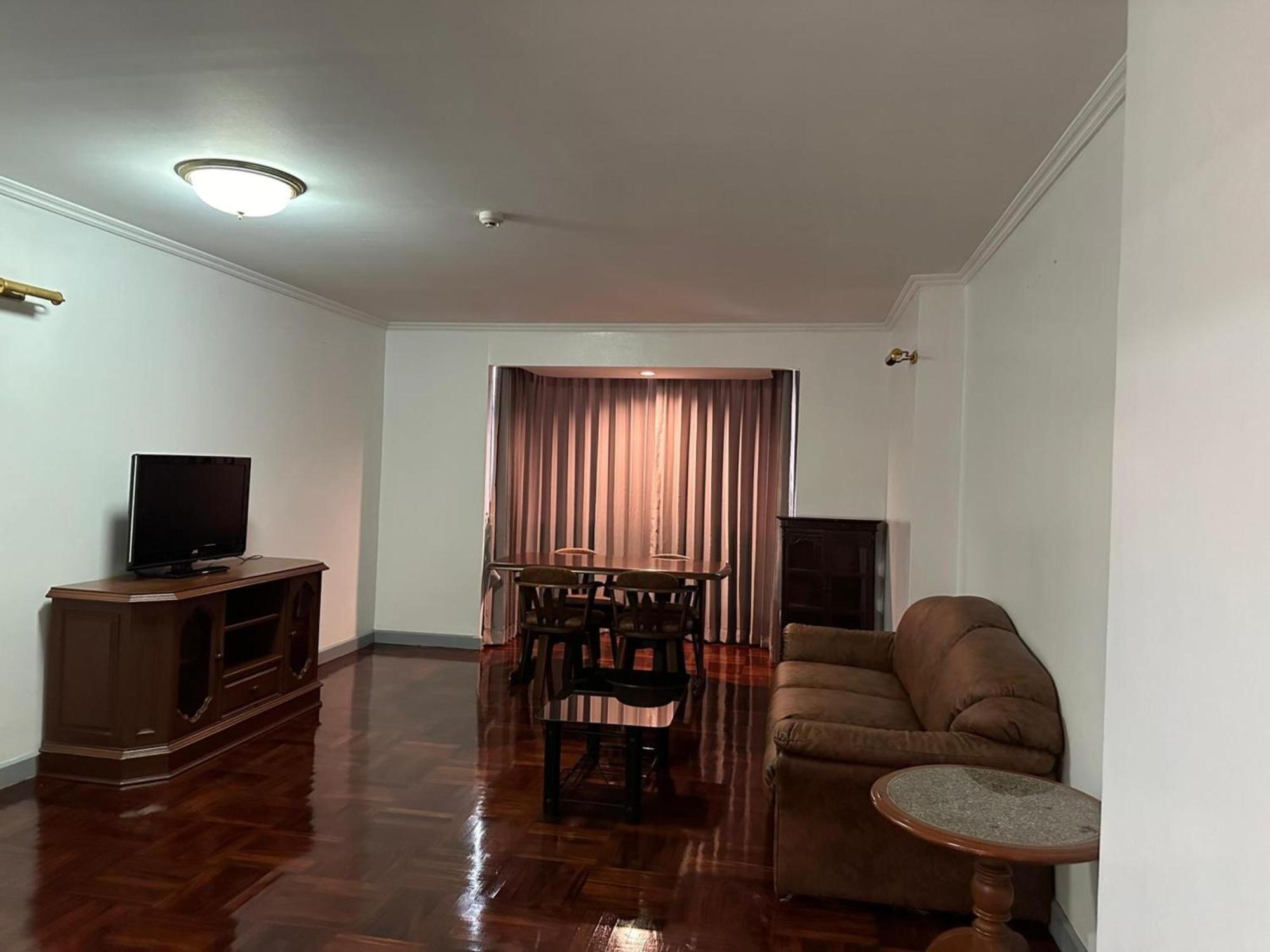 Affordable Serviced Apartments In Nana Omni Tower - Prime Sukhumvit Location Bangkok Exterior photo
