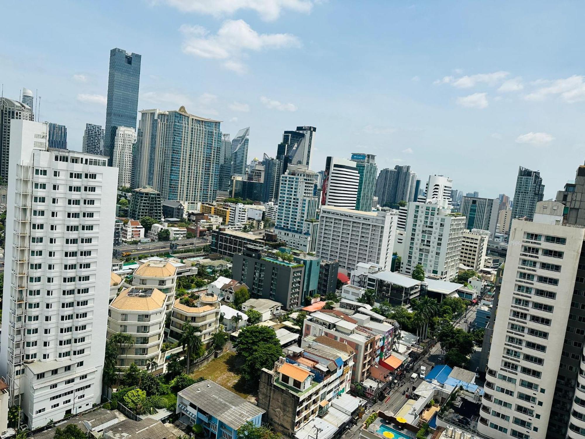 Affordable Serviced Apartments In Nana Omni Tower - Prime Sukhumvit Location Bangkok Exterior photo