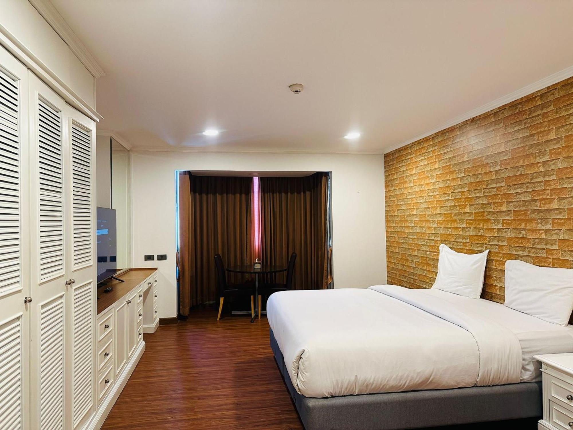 Affordable Serviced Apartments In Nana Omni Tower - Prime Sukhumvit Location Bangkok Exterior photo