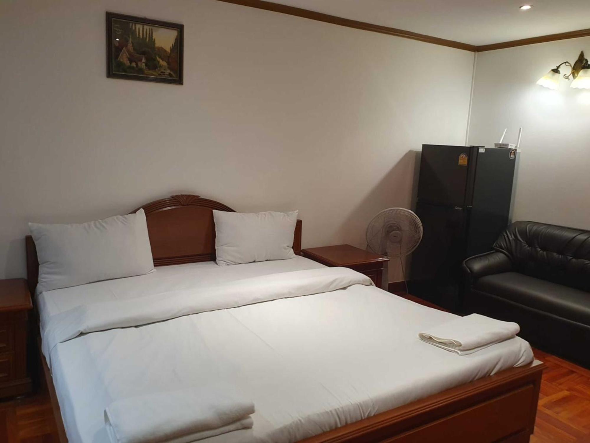 Affordable Serviced Apartments In Nana Omni Tower - Prime Sukhumvit Location Bangkok Exterior photo