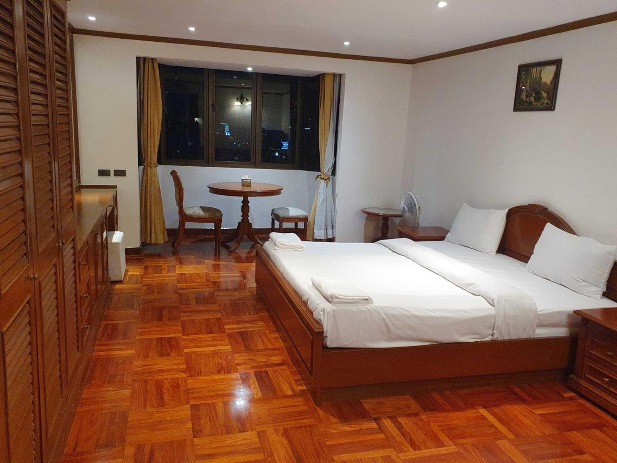 Affordable Serviced Apartments In Nana Omni Tower - Prime Sukhumvit Location Bangkok Exterior photo