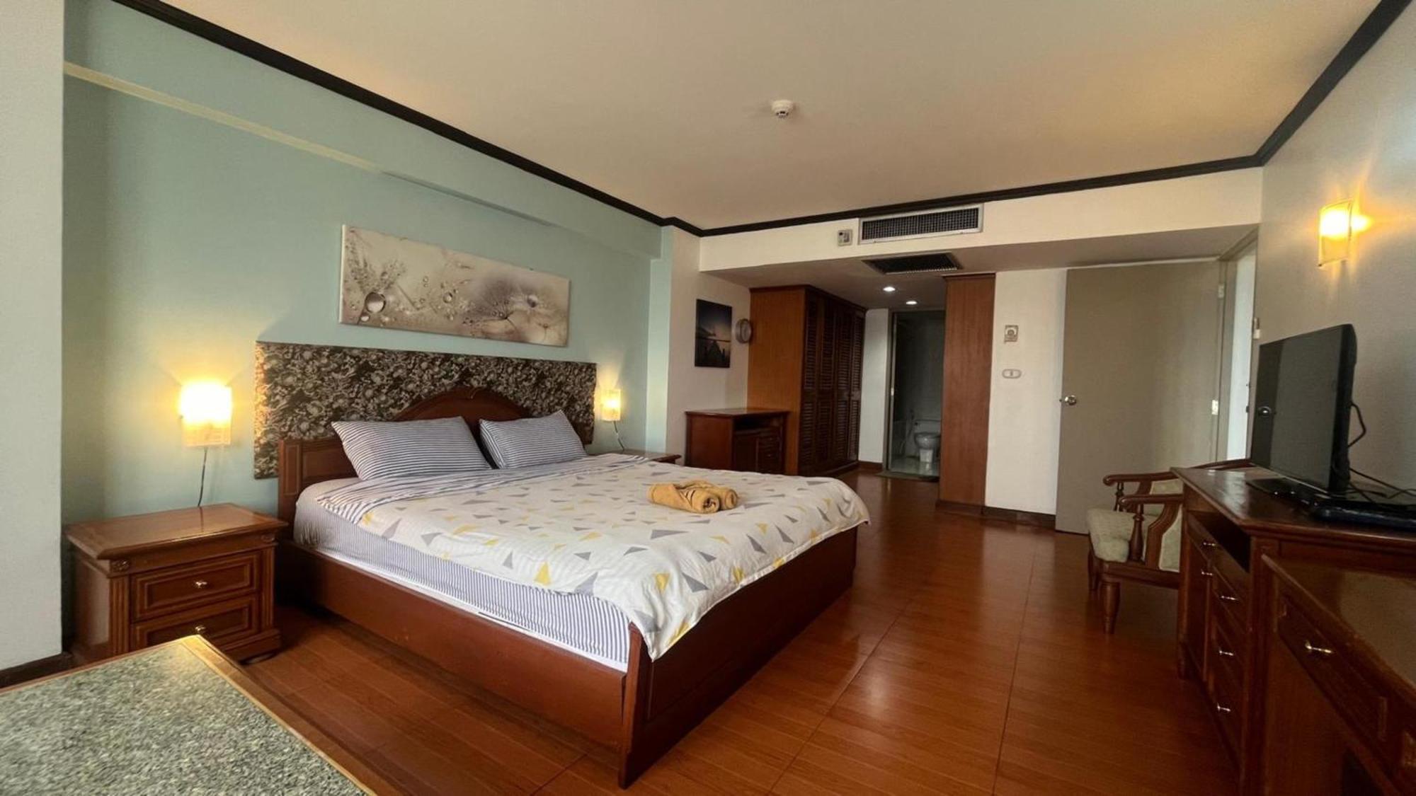 Affordable Serviced Apartments In Nana Omni Tower - Prime Sukhumvit Location Bangkok Exterior photo