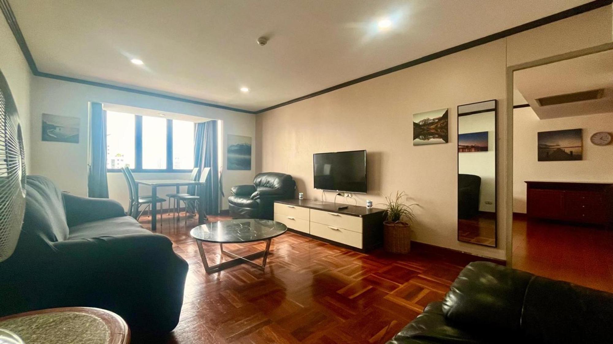 Affordable Serviced Apartments In Nana Omni Tower - Prime Sukhumvit Location Bangkok Exterior photo