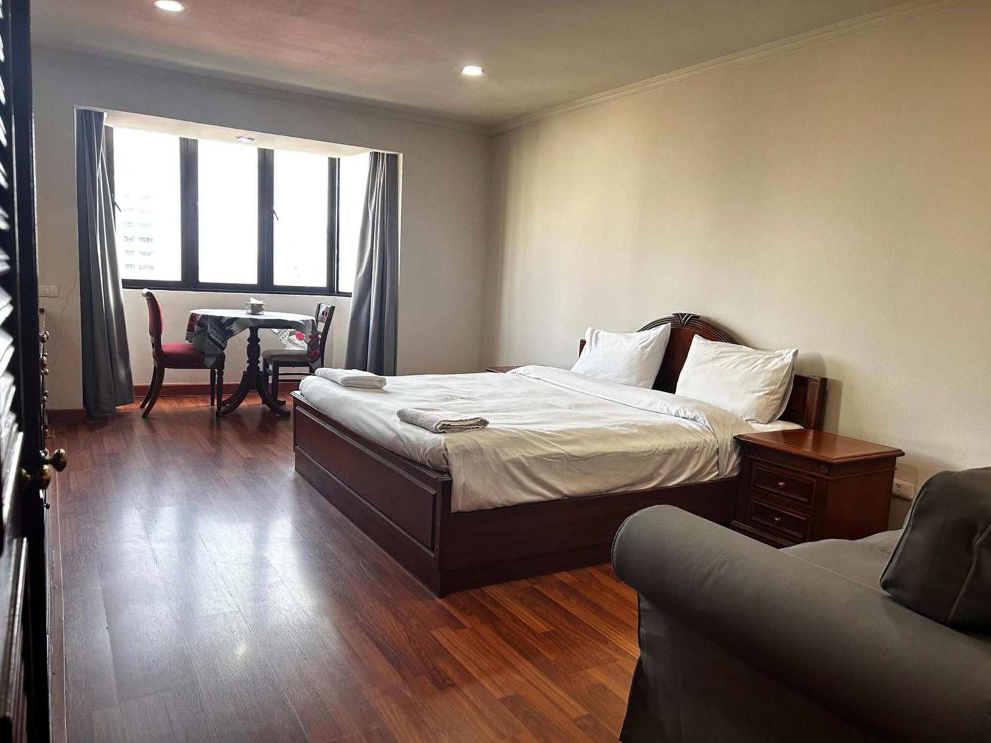Affordable Serviced Apartments In Nana Omni Tower - Prime Sukhumvit Location Bangkok Exterior photo